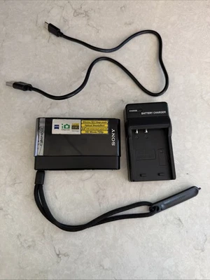 Sony CyberShot DSC-T90 Digital Camera 12.1MP 4XZoom + Charger - Image 1 of 4