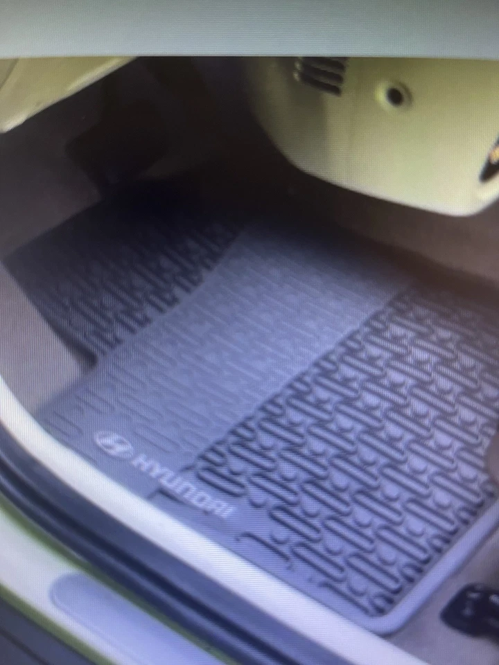 HYUNDAI INSTER RUBBER ALL WEATHER FLOOR MATS - Genuine & New - Image 1 of 1
