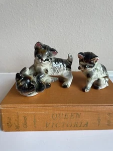 Three Vintage Playing Kittens Ceramic Figurine Gray Tabby Stripe - Picture 1 of 9