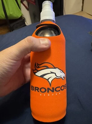Garrafa de água de neoprene Denver Broncos 1/2, clipe de cinto refrigerador isolado NFL - Imagem 1 de 3
