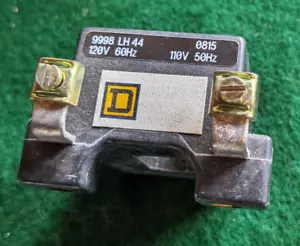 CONTATTORE BOBINA MAGNETICA QUADRATO D 9998 L44 110/120V 50/60HZ *USATO* - Foto 1 di 3
