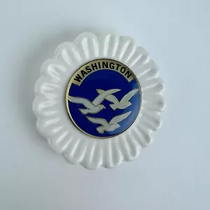 WA State Refrigerator Magnet 2" Seagulls Enamel Ceramic Scalloped Edge Souvenir - Picture 1 of 5