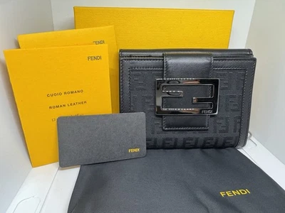 NUEVO FENDI Negro FF Logo Cuero Doble Plegable Estuche para Tarjetas de Crédito Monedero Cartera Caja Foto 1 de 4