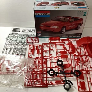 Monogram, 1994, Ford Mustang, Indy Pace Car, Parts Model . Scale 1/25 - Picture 1 of 6