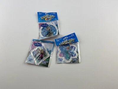 Disney Frozen Light Up Yazzles Pelar y Pegar Insignia Lote de 3 Olof Decoración Escolar Foto 1 de 3