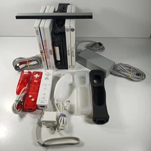 Nintendo Wii Console Bundle Tested 5 Games 2 Wiimotes  Nunchucks Skins Black - Picture 1 of 16