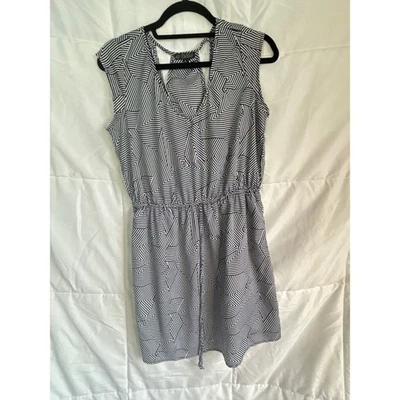 BeBop 黑色白色几何图案无袖抽绳腰连身裤 M — 第 1/4 张图片