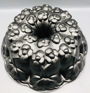 Nordic Ware Violet Field Antihaftbeschichtet 10 Tassen Bündel Kuchenform Nicht mehr produziert Backformen - Bild 1 von 10