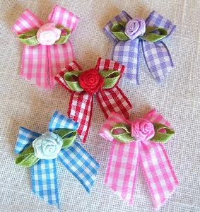 LOT de 3 Appliques Noeuds ** 30 x 40 mm ** CARREAU VICHY FLEUR ROSE SATIN - N°25 - Picture 1 of 6