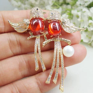Gold Tone Woman's Elegant Love birds Pearl Brooch Pin Austrian Crystal Jewelry - Picture 1 of 4