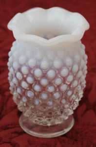 Vintage Fenton weiß Mondstein opalisierend Schuhnagel kleine Knospe Vase 3,5" - Bild 1 von 3