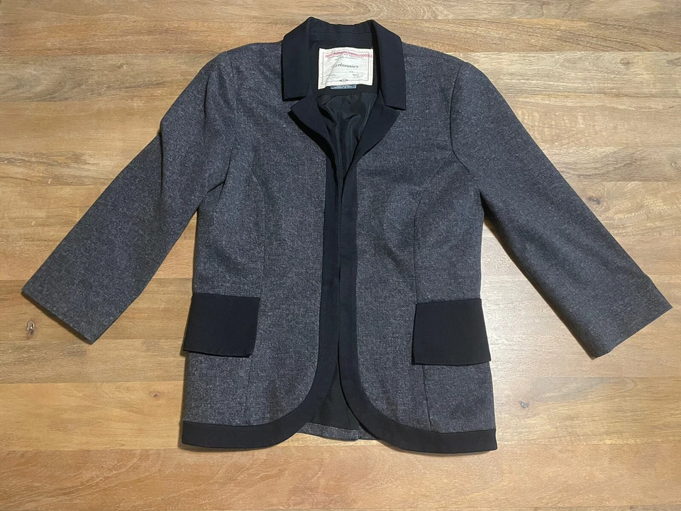 Blazer para mujer Anthropologie Cartonnier gris negro con un botón con volantes talla 4” Foto 1 de 4
