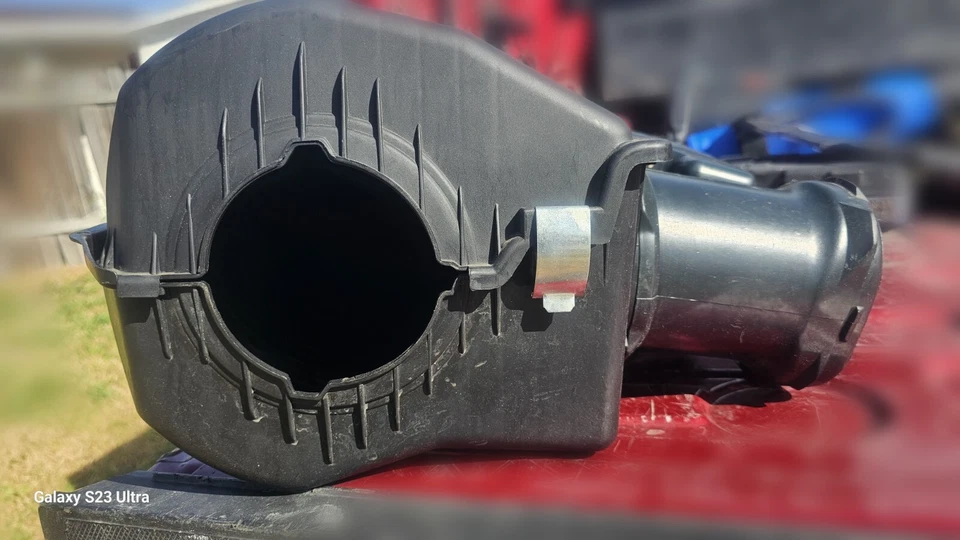 Air Filter Housing - 1996-1999 C2500/C1500 Chevrolet / GMC - Image 1 of 4