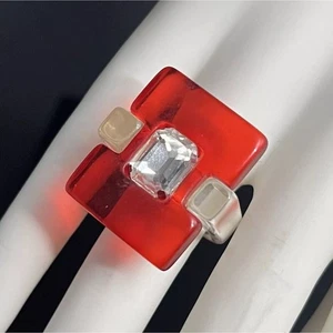 Anello modernista lucite rosso strass chiaro misura 8 grosso post dichiarazione moderna - Foto 1 di 8