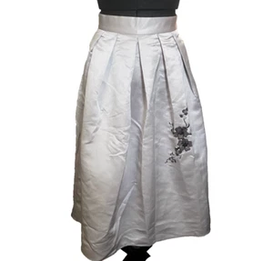 Closet Skirt Women Silver Metallic Satin Jacquard Pleated Embroidered Size 6 - Picture 1 of 12