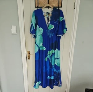 ASOS Curve satin flutter sleeve midi dress in blue floral - Picture 1 of 6