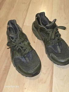 Nike Air Huarache Army Green Size 11.5 Mens - Picture 1 of 6
