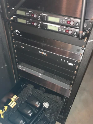 4 Shure SLX4 and 5 mics - SM58, Body Pack, Lav Mic, SLX2 And MX690 - G5 Band - Image 1 of 4