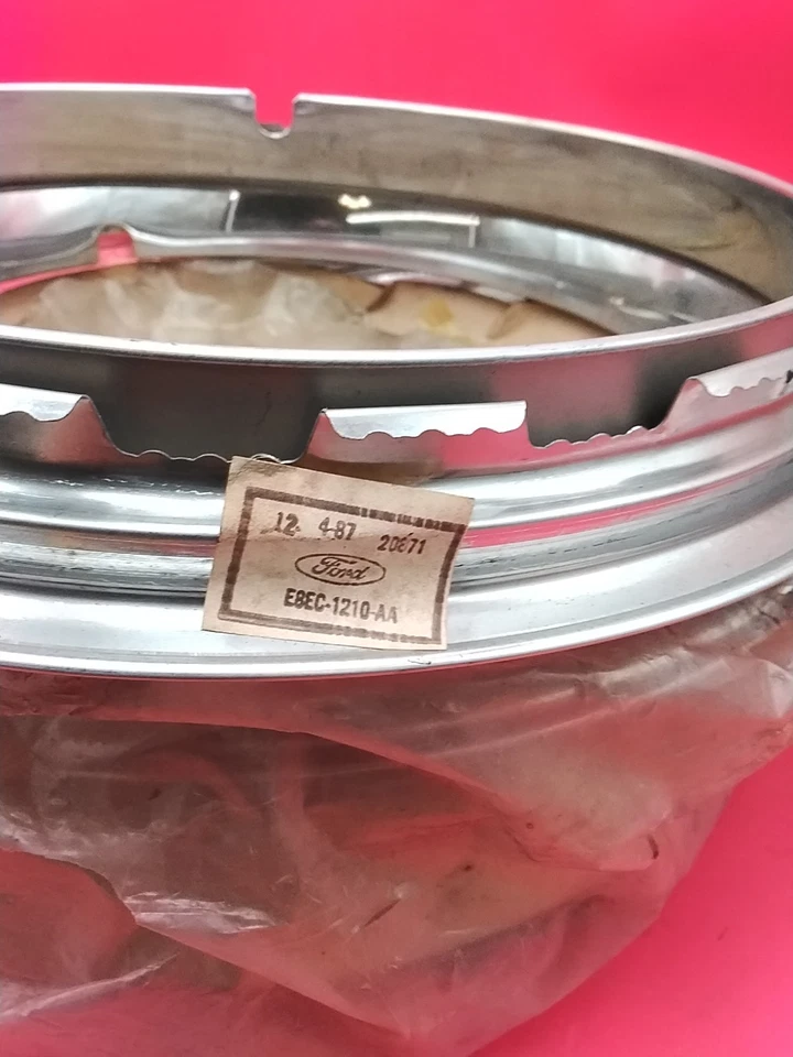 Juego 82 anillos de ajuste Ford Escort 1982 13 pulgadas E8EC-1210-AA E8EC1210AA nuevo aspecto Foto 1 de 3