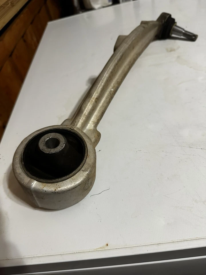 Brazo de control delantero superior derecho fabricante de equipos originales Hyundai Equus Signature 2016 Foto 1 de 4