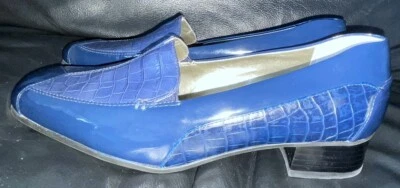 LADIES SIZE UK 5.5EE NAVY CROC DESIGN LOAFERS WITH HEEL NEVER WORN CLARKS - Image 1 of 4