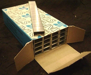 Neu Karton mit --- 5000 1/4" x 1/2" VERZINKTEN KLAMMERN ---- 2/6", 24/6 moderne Heftklammer - Bild 1 von 4