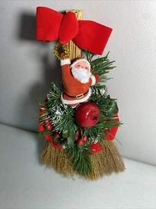 Vintage Navidad Colgante Flocado Papá Noel MCM Escoba Natural Swag Decoración Floral Años 70’s - Imagen 1 de 7