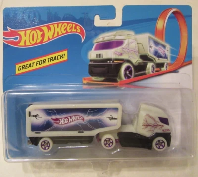 HOT WHEELS 2019 TRACK STARS HAULERS HAULIN' HEAT PHOTO LUMINESCENT WHITE - Image 1 of 3