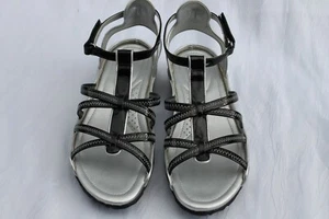 Damen Sandalen Riemchen 37,5 niedrig Lands End schwarz Lack  Neu ! - Bild 1 von 8
