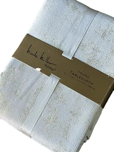 Mantel de vacaciones Nicole Miller blanco con brillo metálico dorado 60x 144 - Imagen 1 de 3