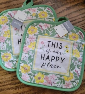 Nuevo Juego de 2 Abrazaderas Acolchadas "This Is Our Happy Place" Flores Verdes Blancas - Imagen 1 de 4