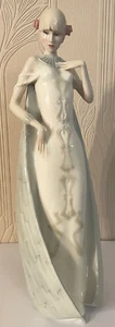 Royal Doulton Reflections HN3046 DEBUT Gloss Figurine HN 3046 - Picture 1 of 16