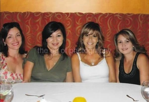 GIRLS NIGHT OUT hübsche Frauen FUNDFOTO Farbe ORIGINAL Schnappschuss 52 40 E - Bild 1 von 1