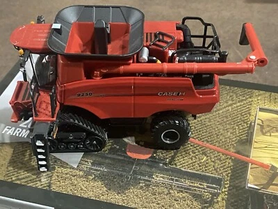 1/64 Case IH 9250 Combine 2022 Farm Show Toy - Image 1 of 4