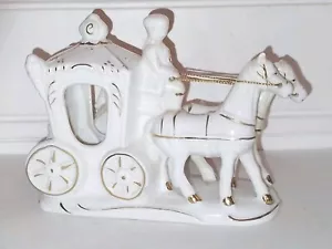 Markenlos Porzellanfigur Kutsche zweispännig 2 Personen weiss mit gold neuwertig - Bild 1 von 4