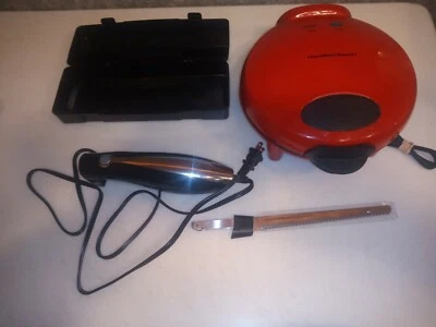 Hamilton Beach Sandwich or quesadilla maker , electric knife two blades in case. - Image 1 of 4