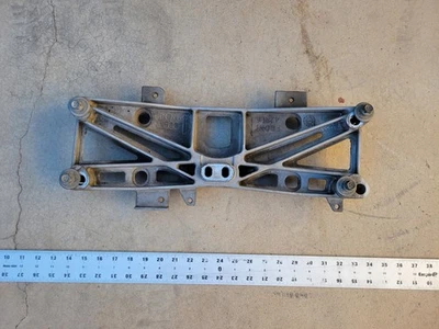 Dodge Charger SRT8 2006-2014 transmisión soporte de montaje transversal 04578055 Foto 1 de 4