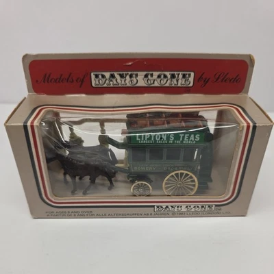 Lledo Days Gone Vintage Vehicle: Horse Drawn "Lipton's Teas" Carriage Green F4 - Image 1 of 4
