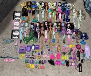 Konvolut 26 seltene Monster High Puppen mit Kleidung Schuhe und Zubehör G1 & G2 - Bild 1 von 14