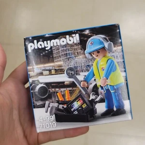PLAYMOBIL 4-99 71019 Korean air special edition series M mechanic - Picture 1 of 3