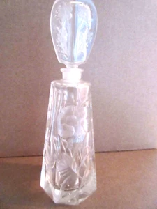 Clear Crystal Perfume bottle with stopper 24% Lead Crystal w/ cut flowers 1980's - Picture 1 of 1