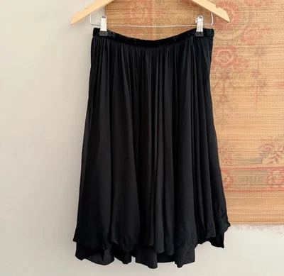 Falda giratoria negra de gasa de seda de los años 50 caprichosa clásica giratoria pequeña Foto 1 de 4