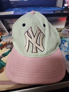 New York Yankees Pro Standard 1999 World Series Patch Pink & Green Snapback - Picture 1 of 8