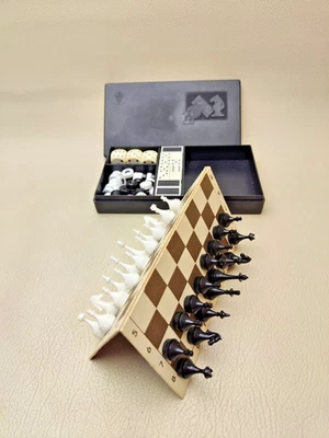 Ancien mini jeu d'échecs magnétique de voyage russe URSS Dominoes 3 en 1 - Photo 1/4