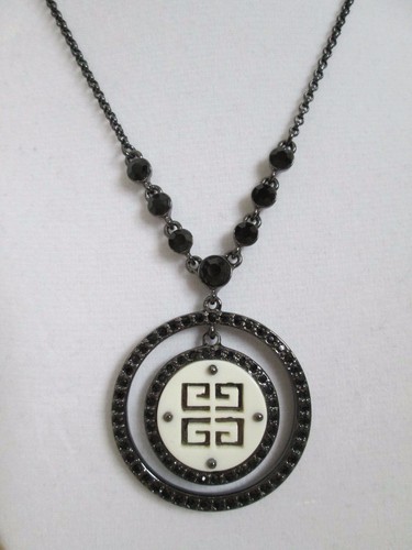 Givenchy Collana Vintage Bianco Logo Intagliato Cristallo Nero Ciondolo Tondo Catena