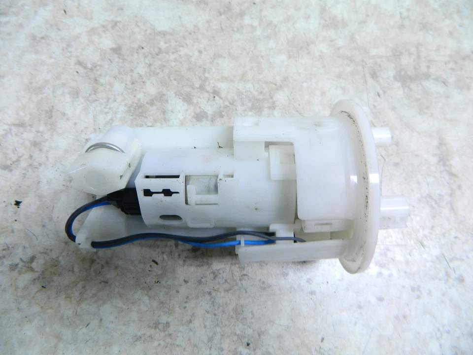 01 Kawasaki ZR 7 750 H ZR7 S ZR750 petrol gas fuel pump - Imagem 1 de 3