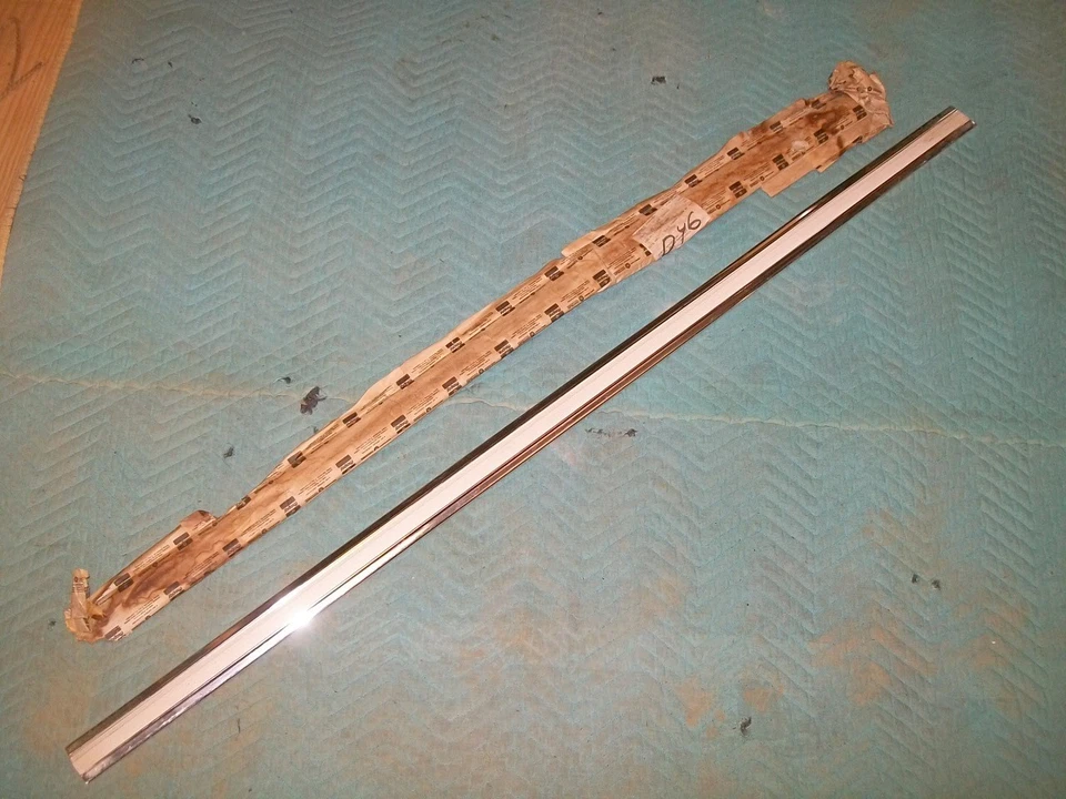 1976 77 78 Dodge Aspen 2D NOS MoPar RH LH Door MOLDING WHITE #4026909 - Image 1 of 1