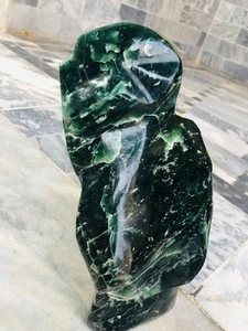 Hermosa enorme piedra mineral de cristal pulido de jade serpentino natural de 6,4 kg - Imagen 1 de 14
