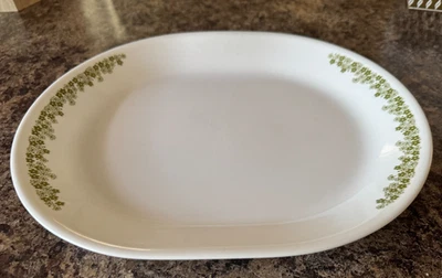 Prato de servir Corelle Spring Blossom branco com margarida louca verde 12" oval - Imagem 1 de 4