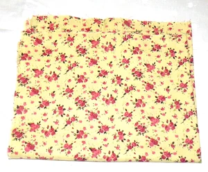 Fabric Red Flowers Roses on Yellow Ground 18x44” NEW Cotton or cotton-like - Bild 1 von 1